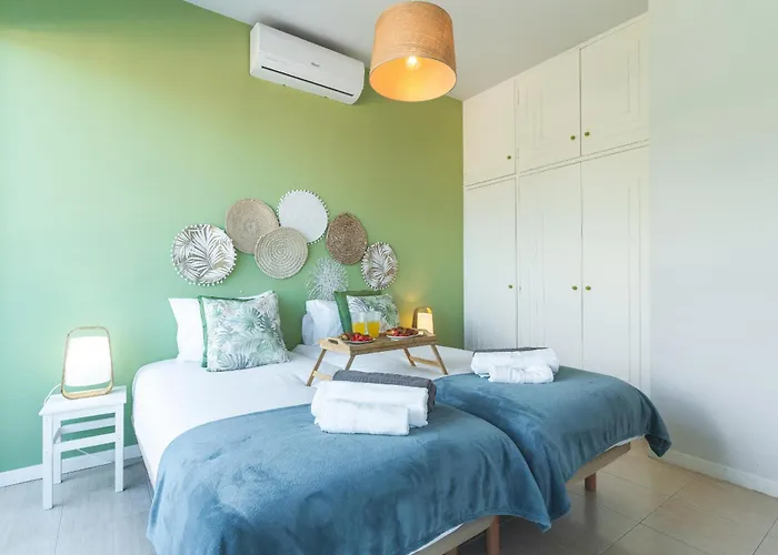 Pitanga By Ah * 卡马拉-德洛布什